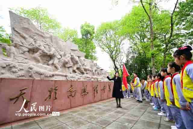 祭奠革命先烈 传承红色基因