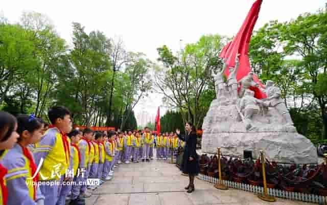 祭奠革命先烈 传承红色基因