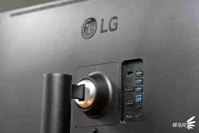 10位色深 极佳色准 LG 32EP950 OLED显示器评测