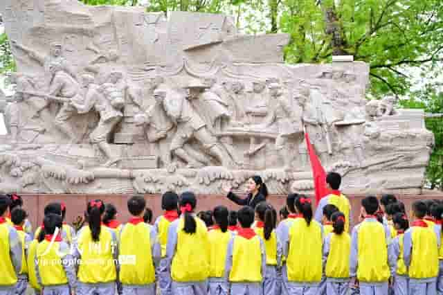 祭奠革命先烈 传承红色基因