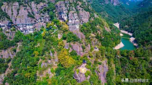 杭州建德有江南唯一一座悬空寺，距今已700多年，充满惊险和神奇