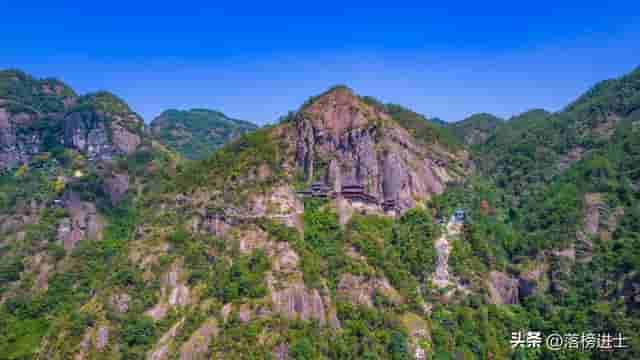 杭州建德有江南唯一一座悬空寺，距今已700多年，充满惊险和神奇