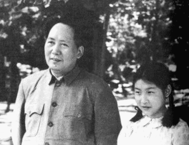 1956年，贺子珍送别老友后，激动问侄女：小平，你知道来的是谁吗