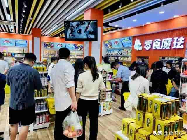 盼盼、良品铺子入局，大佬们竞相“拥抱”，零食集合店“火了”