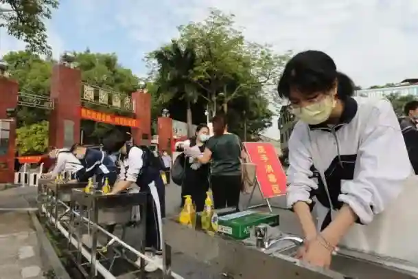 从清晨到深夜！多图带你亲历返校复课现场！