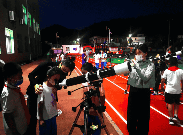 仰望星空，新学期密云乡村小学有了天文教室