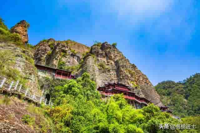 杭州建德有江南唯一一座悬空寺，距今已700多年，充满惊险和神奇