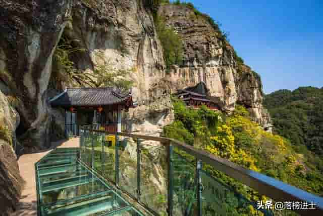 杭州建德有江南唯一一座悬空寺，距今已700多年，充满惊险和神奇