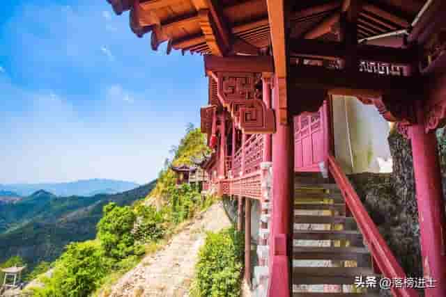 杭州建德有江南唯一一座悬空寺，距今已700多年，充满惊险和神奇