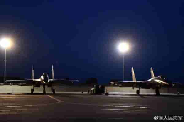 晚霞映“战鹰”！海军航空兵昼夜空战酷炫大图来了