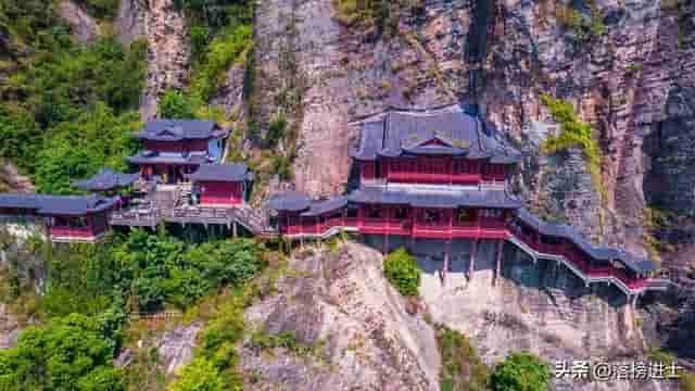 杭州建德有江南唯一一座悬空寺，距今已700多年，充满惊险和神奇