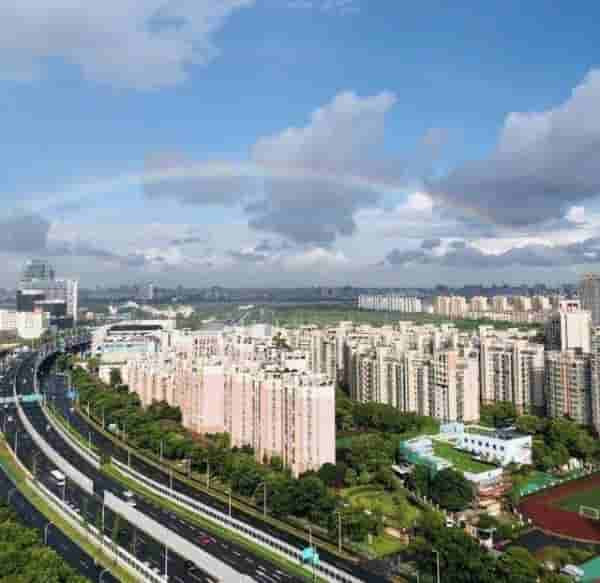 奇景！上海中心大厦现“晴雨一线隔”，为何以黄浦江为界？｜申晨间