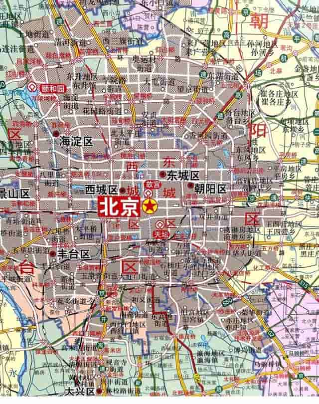 北京朝阳区约369万人，比银川、西宁多，区内有鸟巢和首都机场