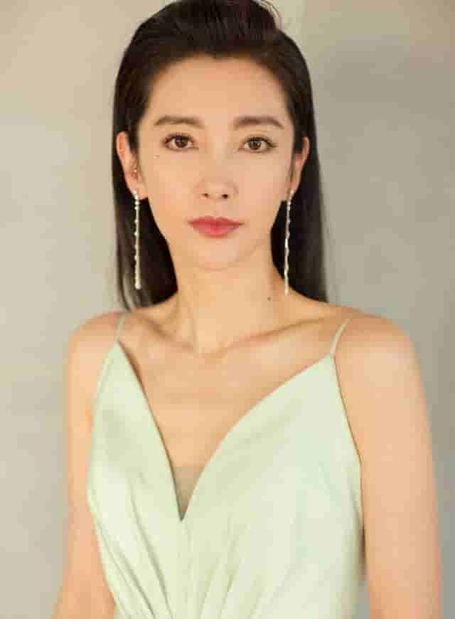 至今未婚的10位大龄女星，各有各的故事，最大62岁，最小42岁