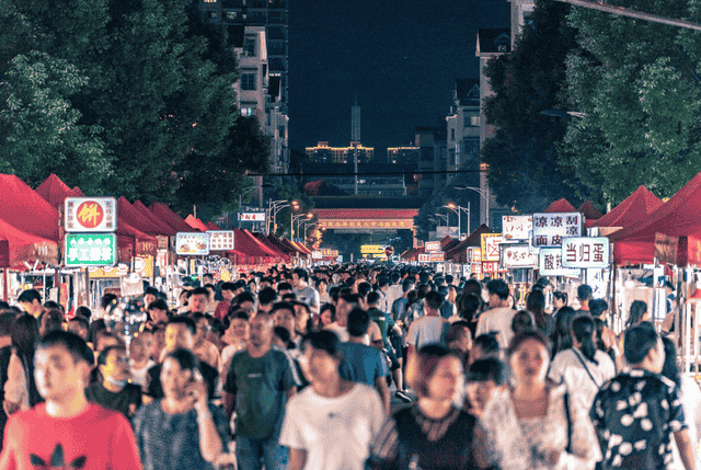 消费火起来丨湖南经视携手扬帆夜市 打造本土“深夜食堂”