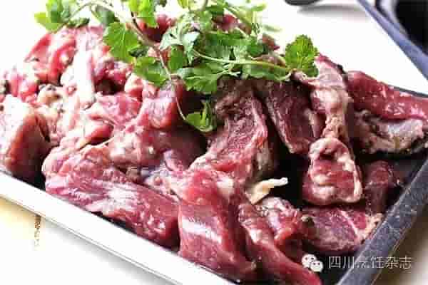 迅猛开店的特色小众火锅“清汤黄牛肉”，“开明牛蹄花”……