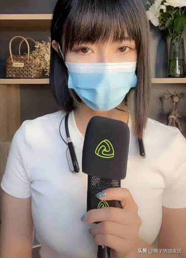 杭州郑女士直播摘口罩，走红套路疑似被扒：太认真，你就输了