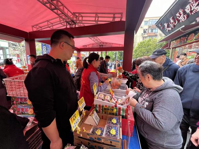 茭白、沃柑、鹿茸菇……生鲜直达！“雨生万谷悦美食”上海供销市集展销活动启动！