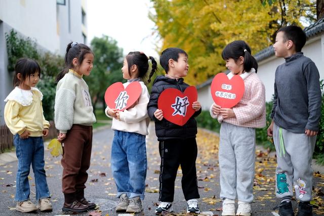 “世界问候日”——向全世界祈祷和平