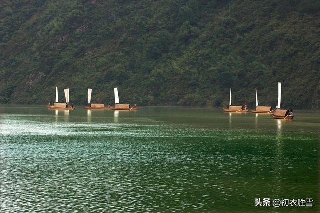 韦庄最耐读的两首《菩萨蛮》：春水碧于天，画船听雨眠