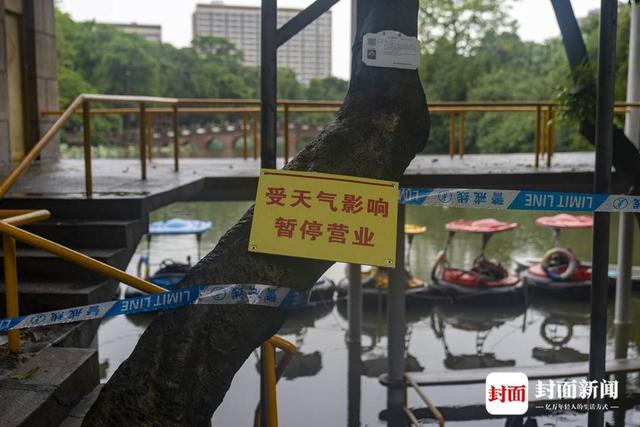 实探暴雨后的广东佛山动物园：积水深逾1米，没有动物受伤，未转移的猛兽“显得暴躁”