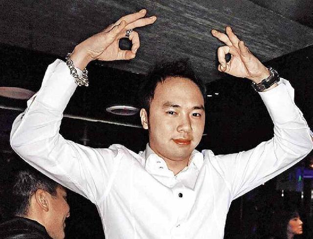 台湾富少李宗瑞，玷污近60位女星被捕，却在狱中享受度假般的生活