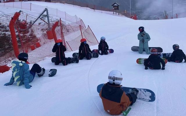 初代单板滑雪选手张义威，如今成了青少年培养探路人