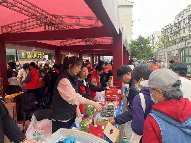 茭白、沃柑、鹿茸菇……生鲜直达！“雨生万谷悦美食”上海供销市集展销活动启动！