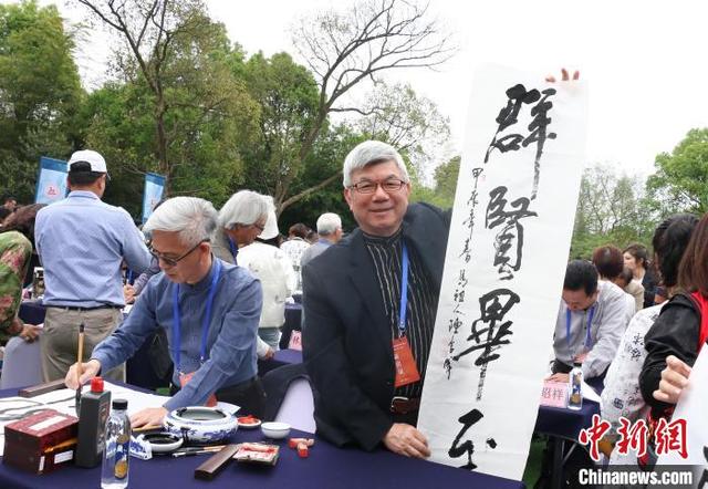 海内外文人雅士泼墨兰亭  “曲水流觞”重温千年经典