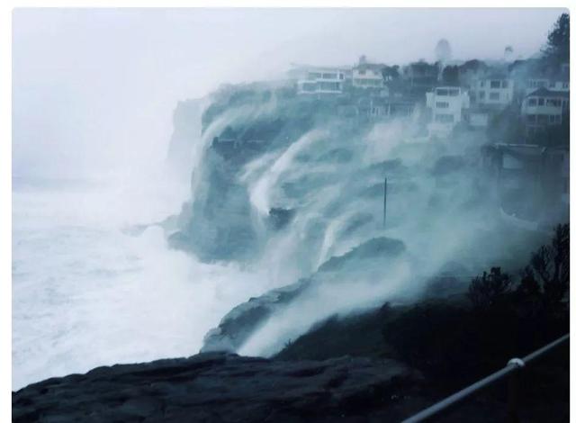 火还在烧！澳大利亚又遇30年罕见大暴雨和洪灾！太吓人了...