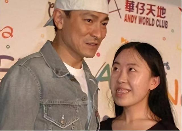 45岁杨丽娟近况曝光，曾追求刘德华至家破人亡，如今打工仍未婚