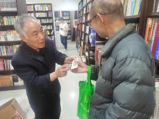 淘书方便还便宜！这家“网红”民营旧书店在松江“安家”