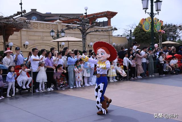 迪士尼春日花车巡游