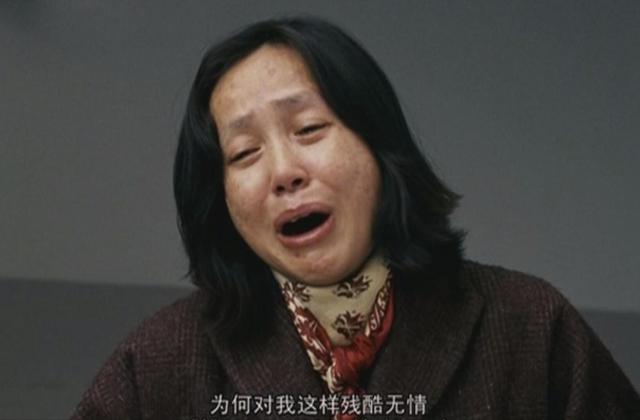 别以为脸上抹灰就是丑女了，论放得下身段，这9位才是扮丑教科书