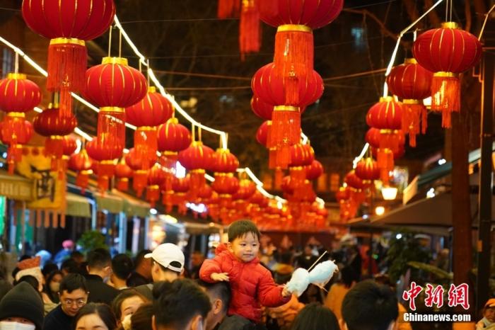 为何说春节是蕴含诗意的节日？