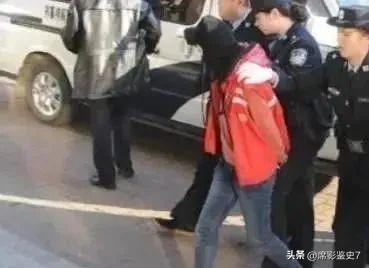 蛇蝎美少妇，杀恩人一家分尸后包装成优质单身女性，寻找大款下手