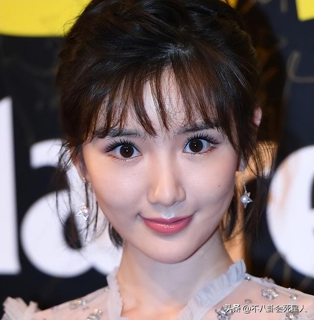 明明是美女，笑起来却很“恐怖”，这6位女星，不笑美艳一笑瘆人