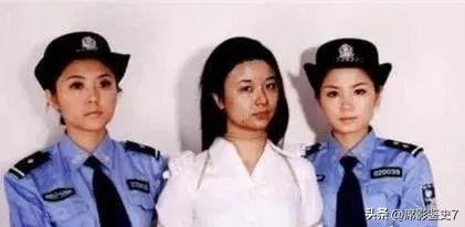 蛇蝎美少妇，杀恩人一家分尸后包装成优质单身女性，寻找大款下手