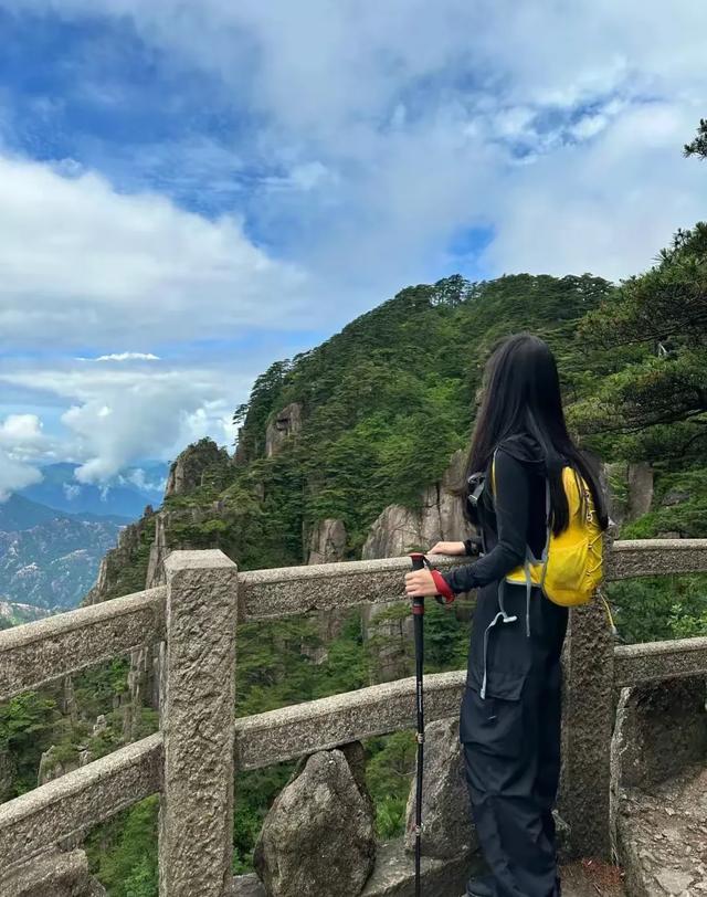 美女与黄山的浪漫约会