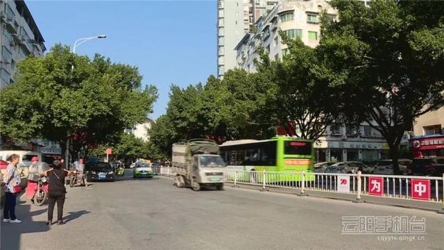 这里可以坐云阳到万州高铁站的汽车！电话、价格这里有