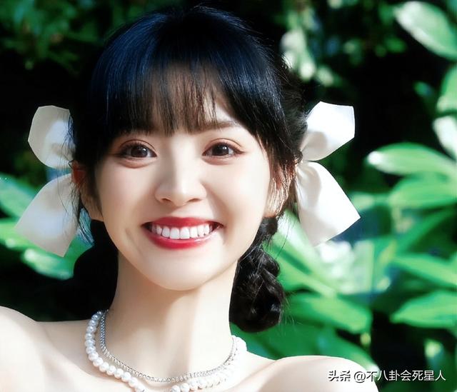 明明是美女，笑起来却很“恐怖”，这6位女星，不笑美艳一笑瘆人