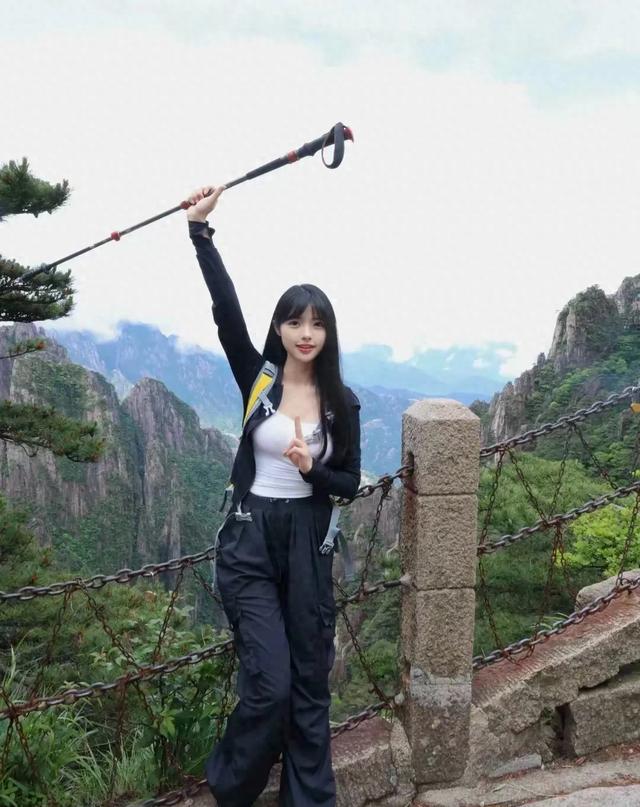 美女与黄山的浪漫约会