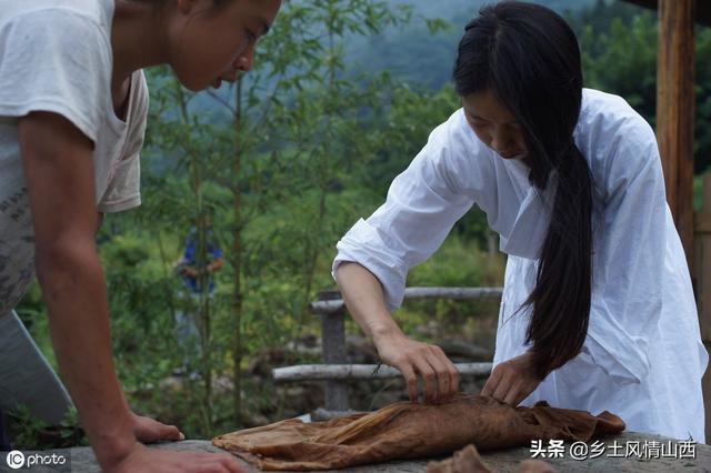 美女厌倦在城里打工，来到武当山隐居修行，结婚生子，生活成啥样