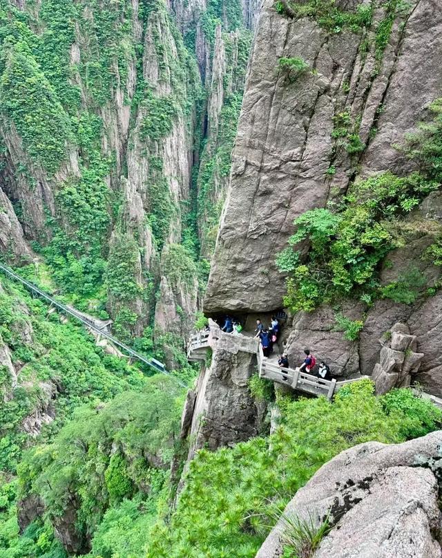 美女与黄山的浪漫约会