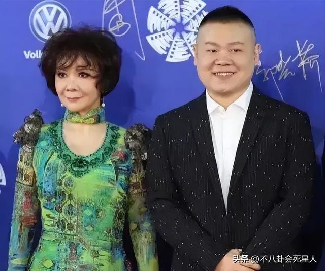 明明是美女，笑起来却很“恐怖”，这6位女星，不笑美艳一笑瘆人