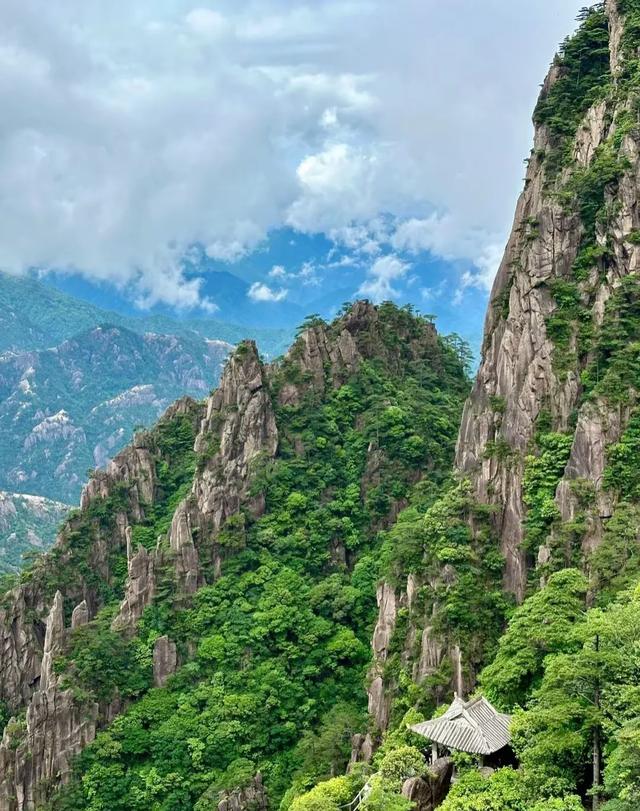 美女与黄山的浪漫约会