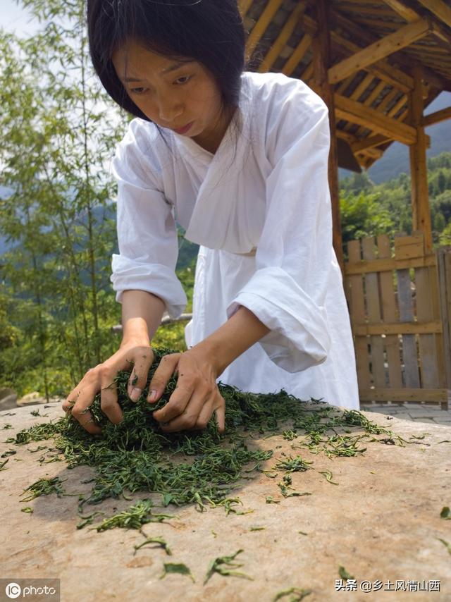 美女厌倦在城里打工，来到武当山隐居修行，结婚生子，生活成啥样