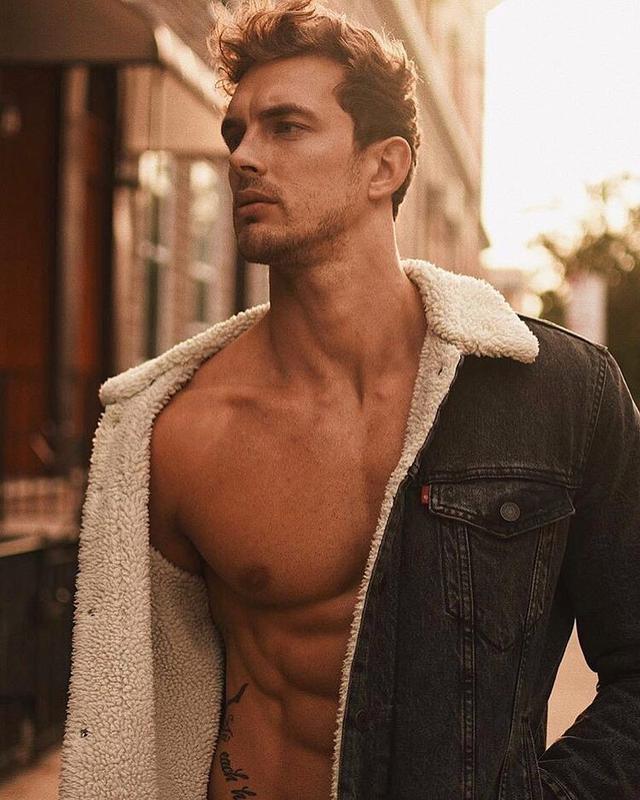 天菜男模Christian Hogue，金发碧眼，倒三角，八块肌，谁不可以