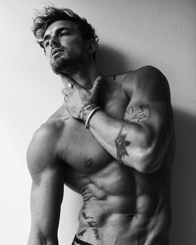 天菜男模Christian Hogue，金发碧眼，倒三角，八块肌，谁不可以