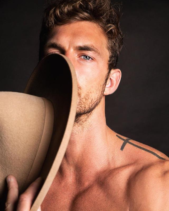 天菜男模Christian Hogue，金发碧眼，倒三角，八块肌，谁不可以